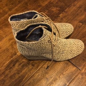 Toms animal print lace up booties size 9.5